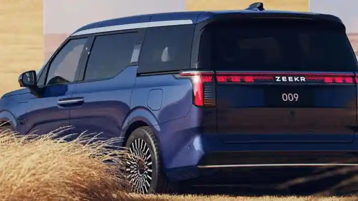 Foto - Zeekr 009, Lawan Toyota Voxy Berbekal Tenaga Listrik