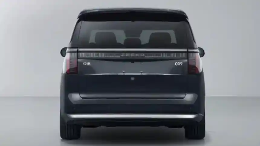 Foto - Zeekr 009 Akan Memiliki Tenaga 900 Hp