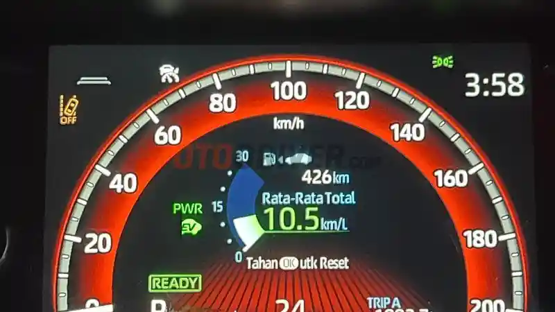 Foto - Digeber Jakarta-Bukittinggi PP, Banyak Yang Bilang Konsumsi BBM Zenix Hybrid Boros? Ini Penyebabnya