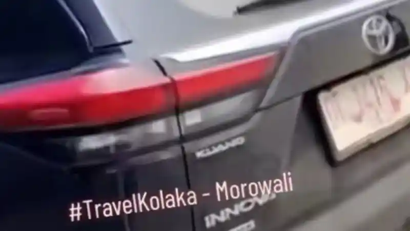 Foto - Sadis, Toyota Kijang Innova Zenix Hybrid Digunakan Untuk Angkut Motor Lintas Daerah 