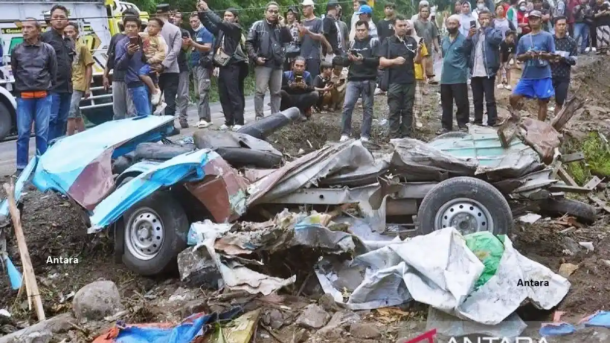 Truk - Menhub Menegaskan Kalau Ada Truk Laka, Maka Pemiliknya Juga Harus Bertanggung Jawab