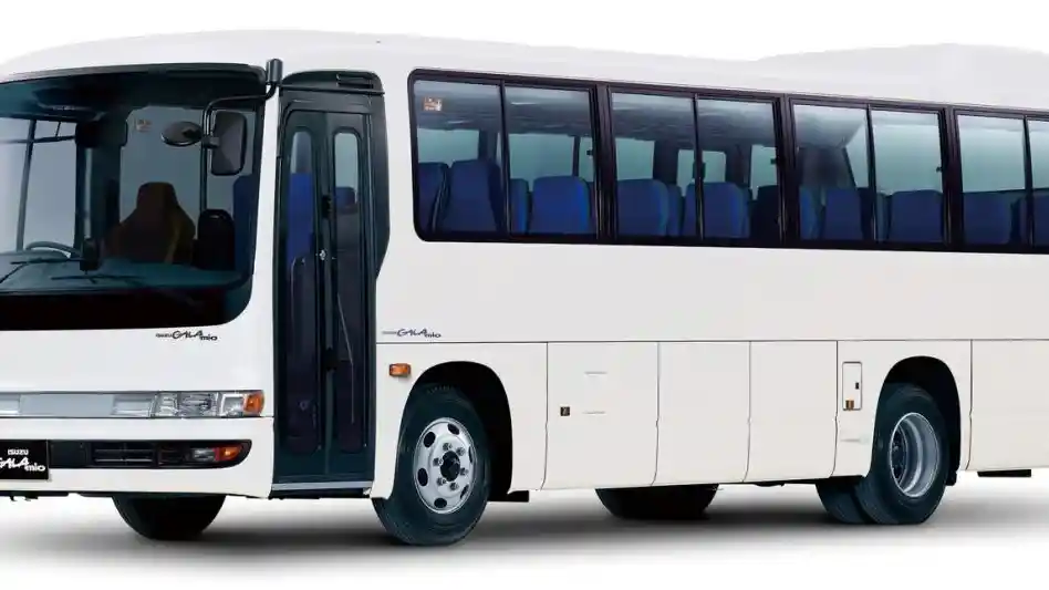Bus - Isuzu Rilis Gala Mio, Bus Parwis Ukuran Medium Bertransmisi Canggih