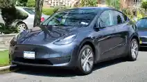  Atap Tesla Model Y Gress Dari Dealer Lepas Ketika Di Jalan Tol