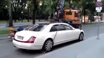  Video : Truk Towing Tidak kuat "Menggendong" Maybach 62s