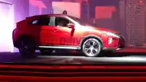  Eclipse Cross dan Outlander PHEV Resmi Muncul