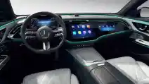  Interior Mercedes-Benz E300 Generasi Mendatang Dilengkapi Layar Lebar dan Bisa untuk Tik-Tok