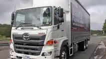  Truk Hino 500 Series Wide Body Mengaspal di Australia