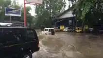  Mobil Bukanlah Perahu yang Dapat Menerabas Air