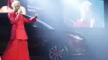  Agnez Mo Merefleksikan Kemiripan Mobil Tiongkok