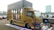  Isuzu Elf Paling Keren Se-Jawa, Bak Belakang Rasa Hotel Mewah Berjalan