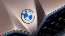  Logo Baru BMW Ini Tidak Akan Ditemukan Di Produk Massalnya?