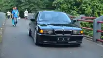  Para Pecinta BMW Seri-7 Ini Rayakan Hari Jadi yang Ke-empat di Kebun Raya