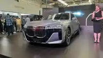  Melihat Lebih Dekat BMW Seri-7 Generasi Terbaru (8 FOTO)