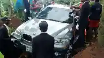  Pria ini Beli BMW X5 Untuk Dijadikan Peti Mati!