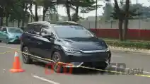  BYD M6 Jadi Mobil Paling Banyak Dicoba di GIIAS 2024, Ini Alasannya