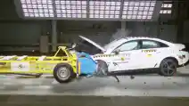  VIDEO: Crash Test Mercdes-Benz CLA-Class (Euro NCAP)