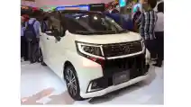  GIIAS 2015 : Daihatsu Memamerkan 15 Mobil, berikut foto-foto nya.