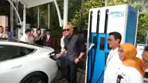  Deddy Corbuzier Sempat Direpotkan Mobil Listrik Selama Sebulan