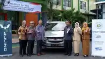  Dukung Dunia Edukasi, Wuling Serahkan 1 Unit Cortez S ke SMK di Singosari 