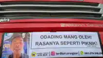  Habis Tilik, Terbit Odading Mang Oleh Jadi Spanduk Bus Pariwisata