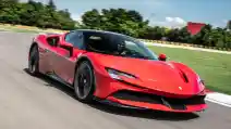  Mobil Hybrid Pertama Ferrari Harus Ditunda Kehadirannya