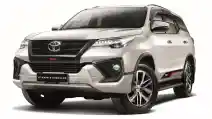  Serunya Persaingan Penjualan Pajero Sport vs Fortuner