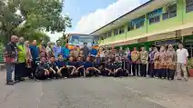  Mitsubishi Sumbang Truk Fuso Ke SMK Di Makassar 