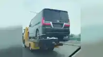  Hiace Versi 'Perlente' Tertangkap Kamera Di Jalanan Indonesia