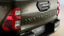  Hilux Invincible X Hadir Dengan Tanda Seronok Pada Pintu Baknya