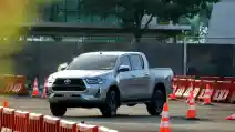  Facelift Hilux Jadi Pertanda Penyegaran Innova dan Fortuner?