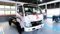  Hino Buka Kelas Industri Hino Di SMKN 5 Makassar