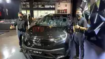  Meluncur Hari Ini. Honda CR-V Black Edition Resmi Jadi Varian Termahal 