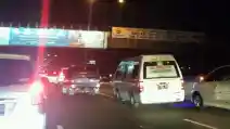  Kepadatan Arus Mudik Mulai Terjadi di Ruas Tol Jakarta-Cikampek