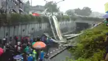  Jembatan Penyeberangan Orang di Pasar Minggu Ambruk, Hindari Lokasi Kejadian! 