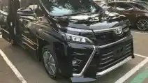  SPY SHOT: Toyota Voxy Sudah Ada di Dealer Jakarta (11 Foto)