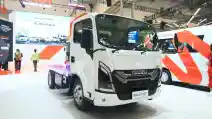  GIIAS 2024: Isuzu Perkenalkan Elf Tenaga Listrik 