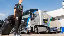  Tim MotoGP Sky VR46 Pamer Konvoi Truk