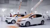  VIDEO: Honda Jazz vs KIA Soul Adu Kapasitas Dengan Ribuan Butir Permen!