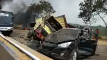  Bahaya Mengintai Saat Berada di Depan Truk. Apa yang Mesti Dilakukan?