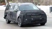  Kia Carnival Facelift Akan Tawarkan Opsi Hybrid