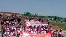  Komunitas Toyota Calya Inisiatif Bersih-Bersih Candi di Karawang