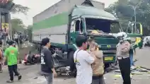  Truk Tabrak Puluhan Kendaraan Di Tangerang