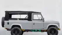  Sasis Land Rover Defender Dijadikan Seorang Seniman Sebagai 'Kanvas'