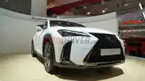  Lexus Tidak Izinkan Mobil Hybrid dan Non-Hybridnya Untuk Terjang Banjir