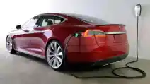  Kelabakan Bersaing Dengan EV China, Tesla Kembali Turunkan Harga Beberapa Model