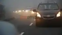  Pilihan Aman Menurunkan Kecepatan Saat Melintas Jalan Berasap