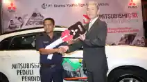  Mitsubishi Indonesia Donasikan 12 Mobil Untuk 12 SMK