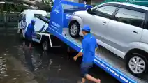  Daftar Kontak Layanan Towing untuk Mobil yang Kebanjiran