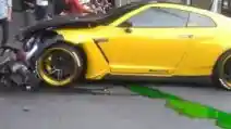  Seperti Ini Wujud Nissan GT-R Setelah Hantam Pembatas Jalan di Solo (7 FOTO)