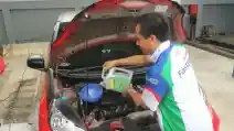  Berlibur Menggunakan Mobil, Sudah Cek Oli Mesin?